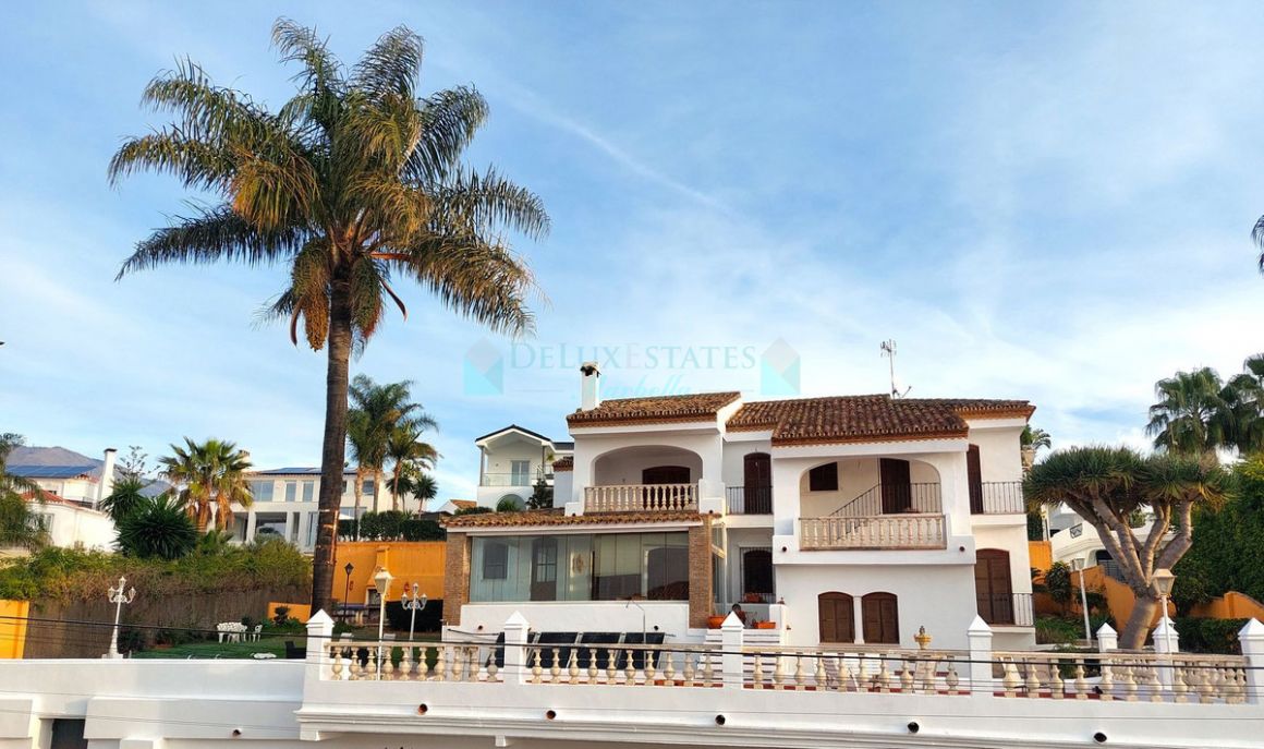 Villa en venta en Estepona