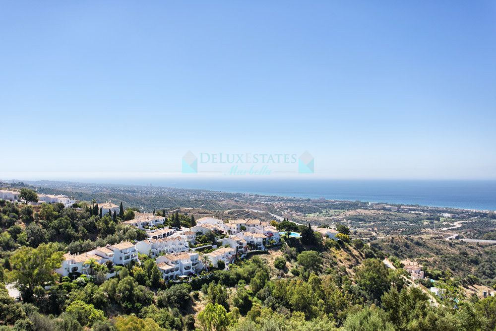 Penthouse for sale in Los Altos de los Monteros, Marbella East