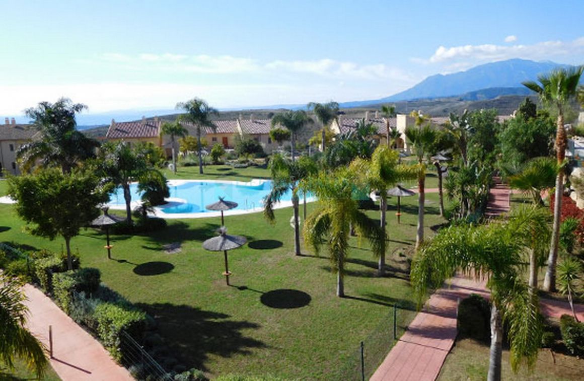 Ground Floor Apartment for sale in Benahavis