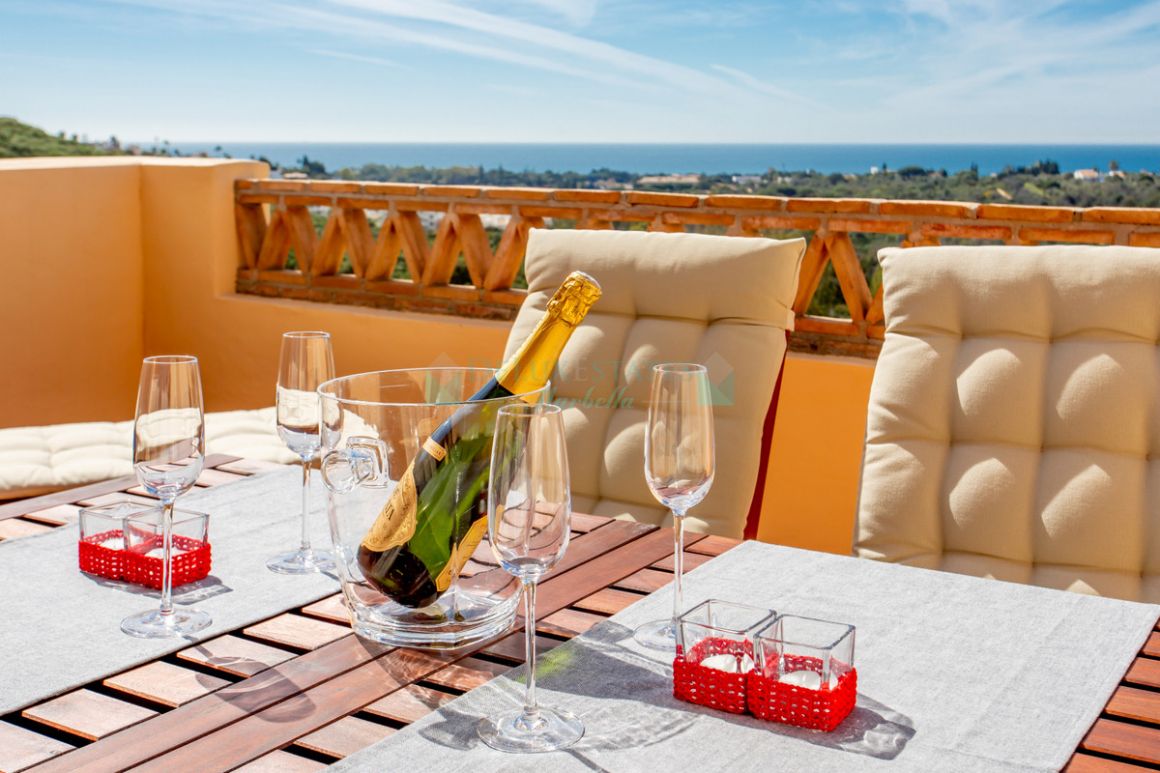 Penthouse for sale in Elviria, Marbella East