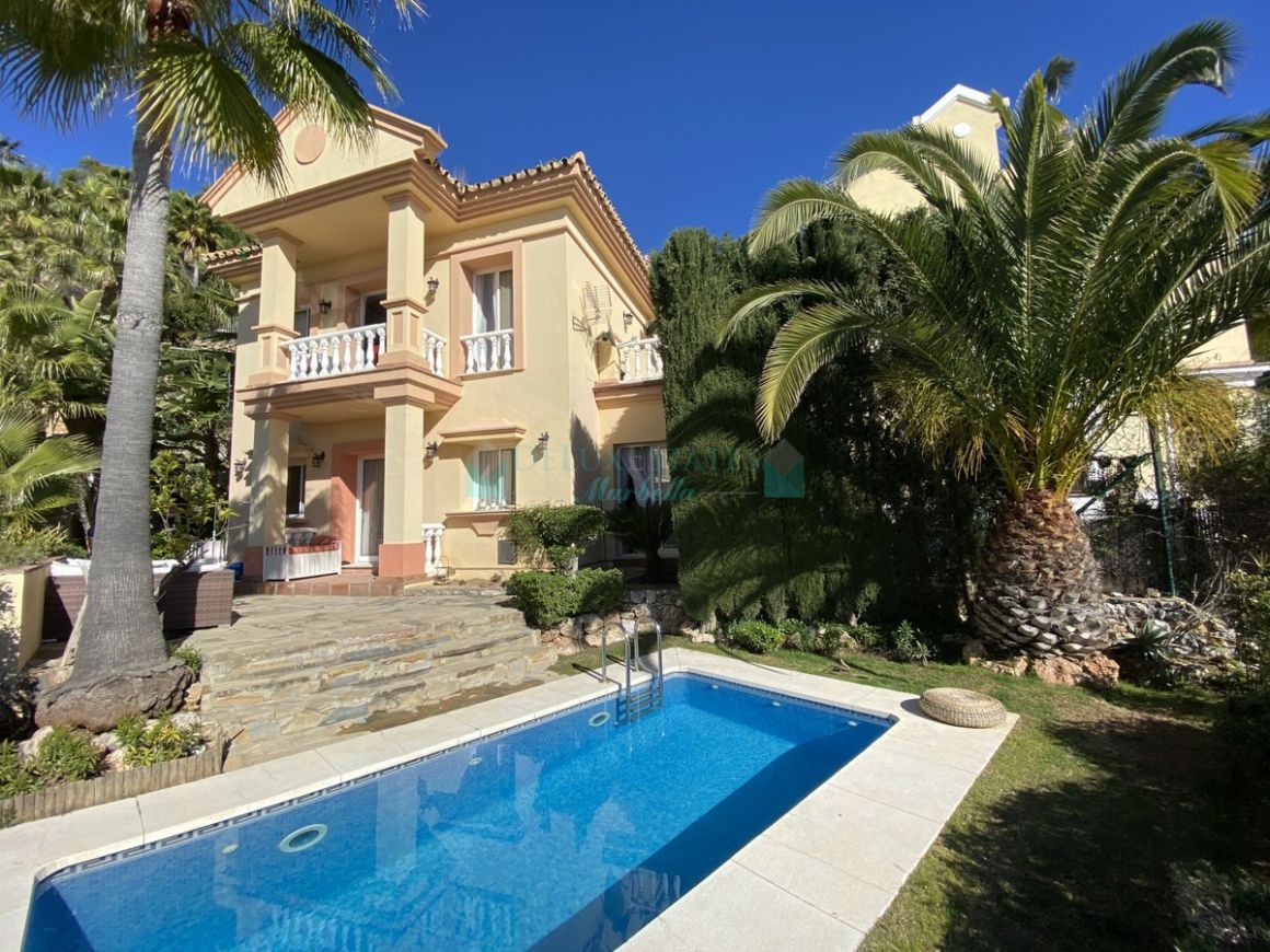 Villa for sale in Istan