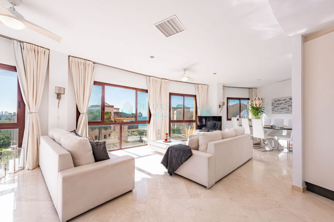 Penthouse for sale in Costalita, Estepona