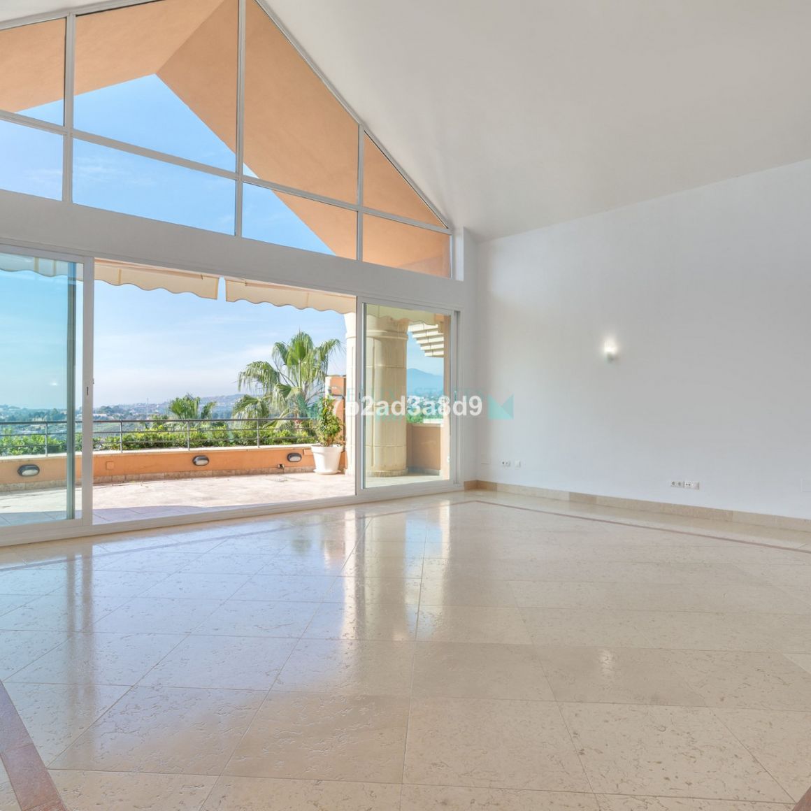 Penthouse for sale in Nueva Andalucia