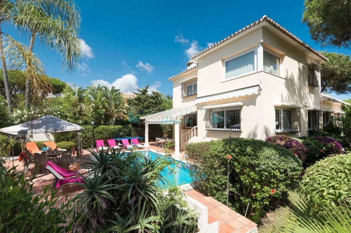 Villa for sale in Elviria, Marbella East