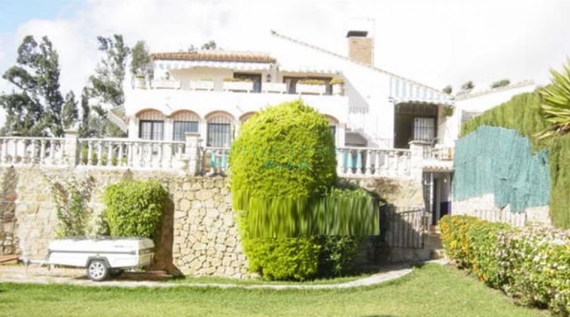 Villa for sale in Estepona