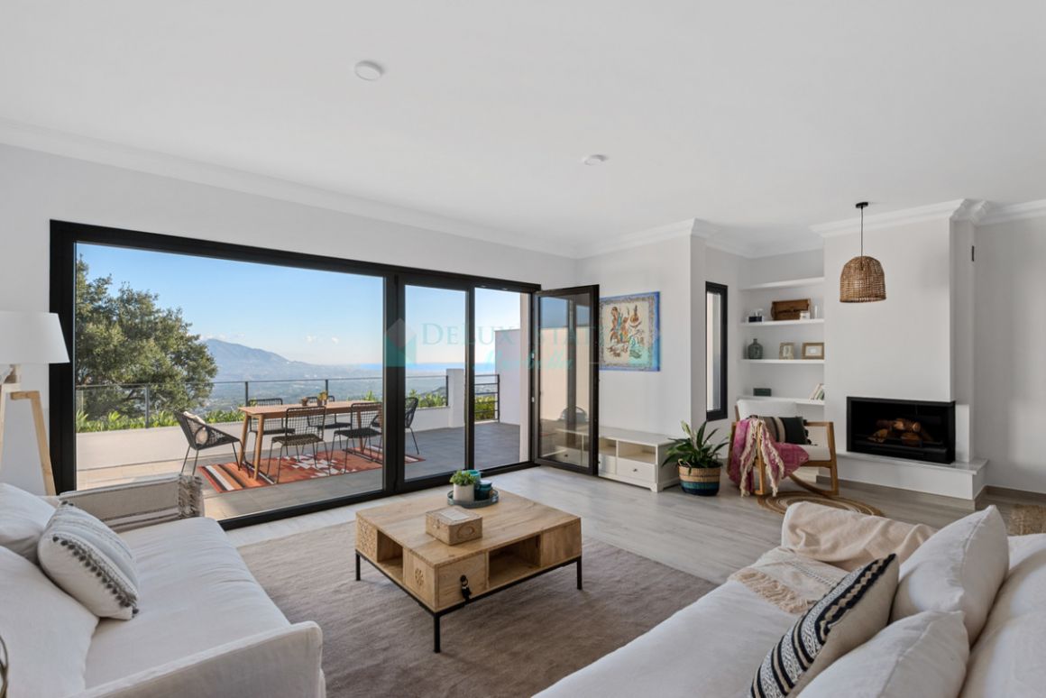 Town House for sale in La Mairena, Marbella East