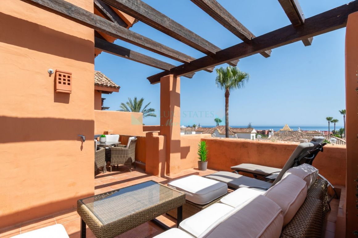 Penthouse for sale in New Golden Mile, Estepona
