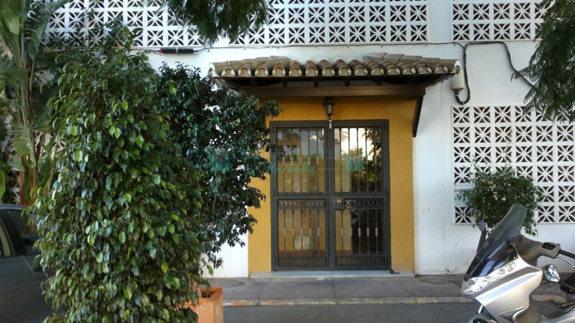 Studio for sale in  Las Brisas, Nueva Andalucia