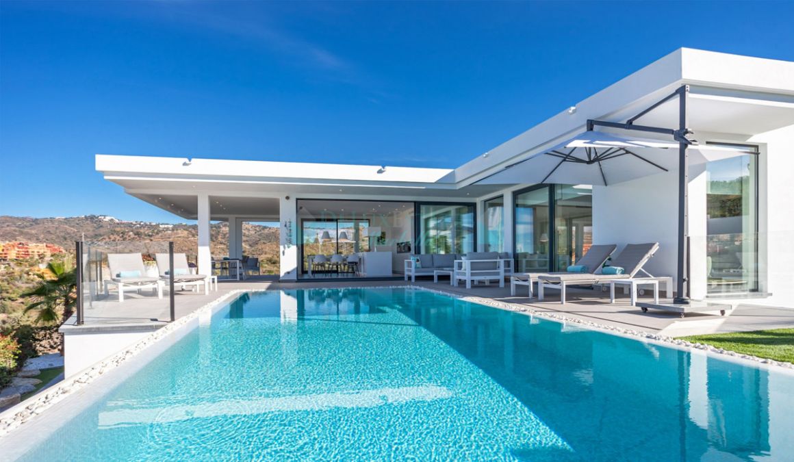 Villa for rent in Cabopino, Marbella East