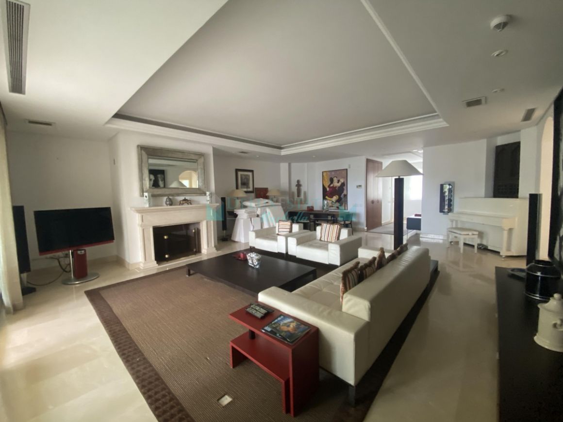 Apartment for rent in New Golden Mile, Estepona