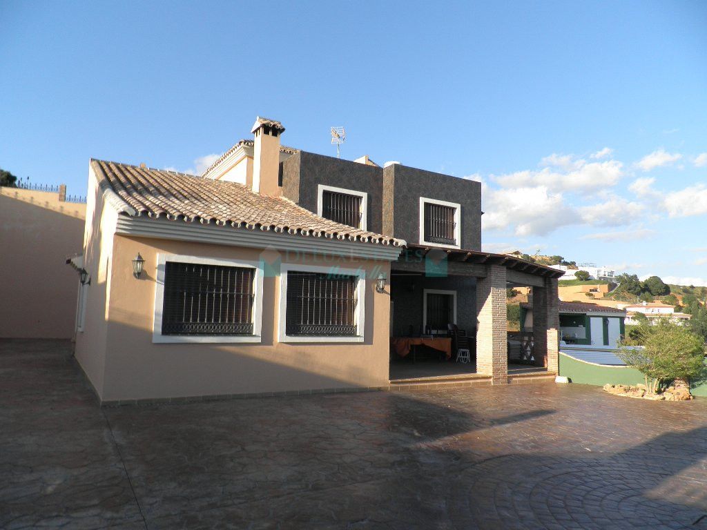 Villa en venta en Estepona