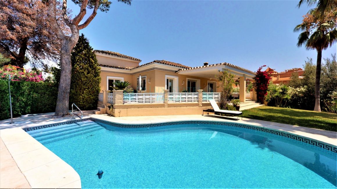 Villa for sale in Cabopino, Marbella East
