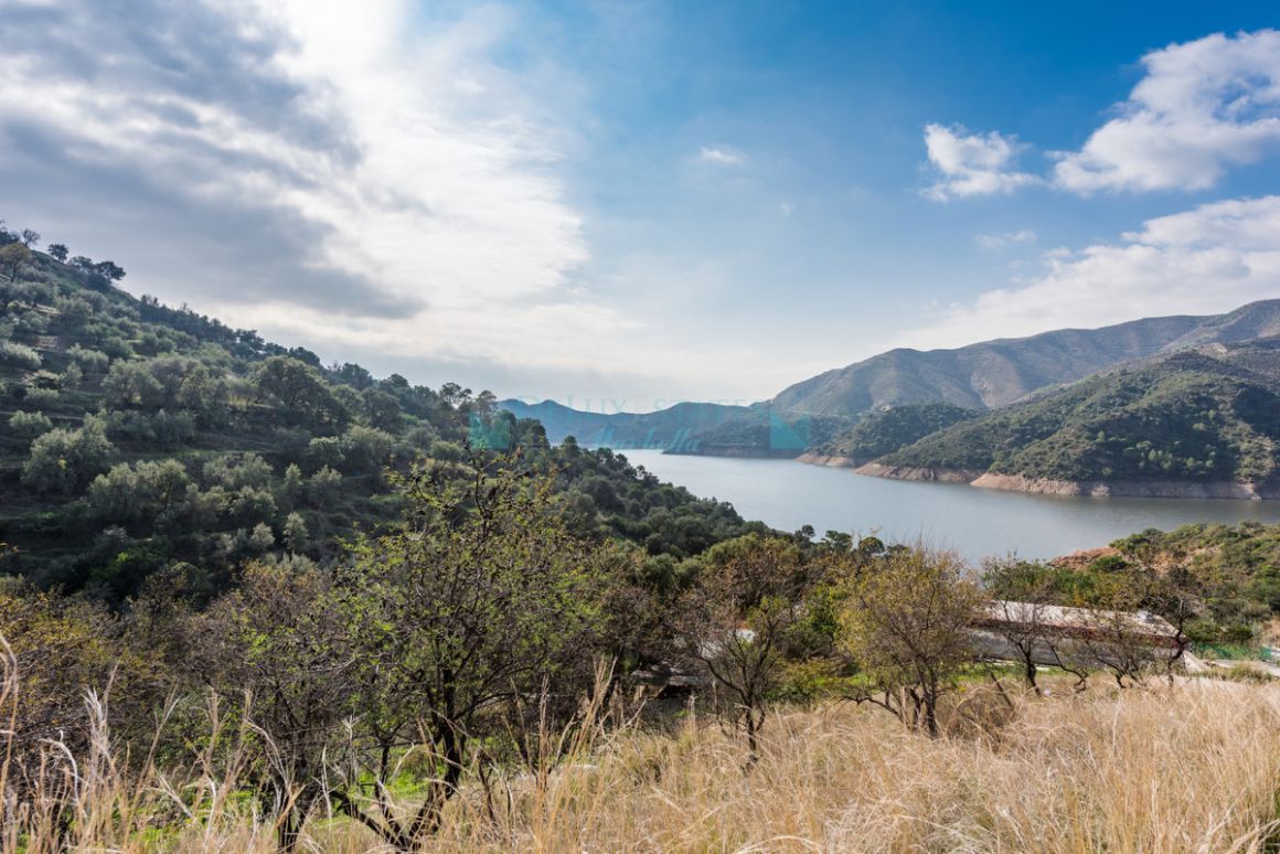 Plot for sale in Istan