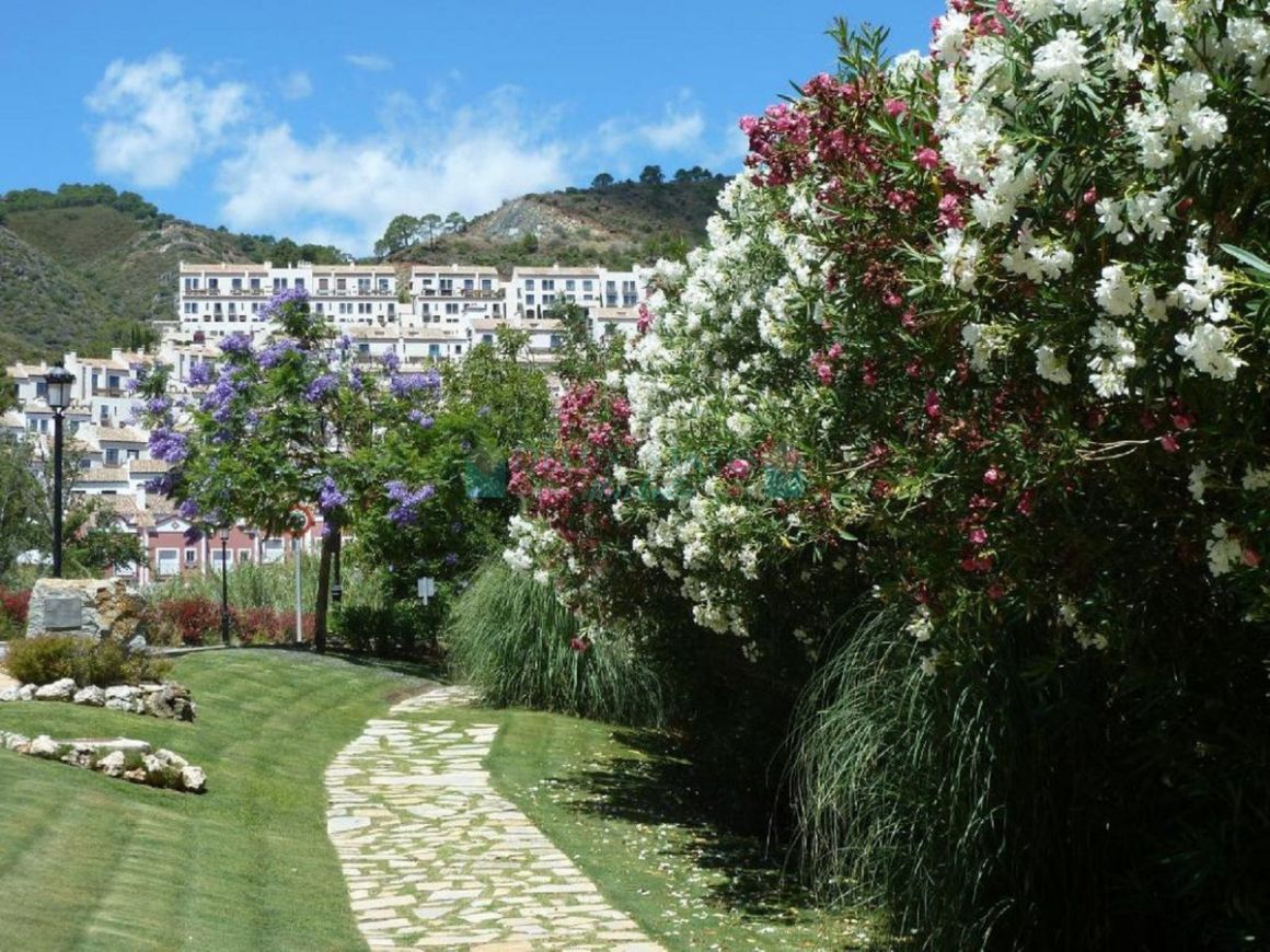 Town House for rent in Benahavis