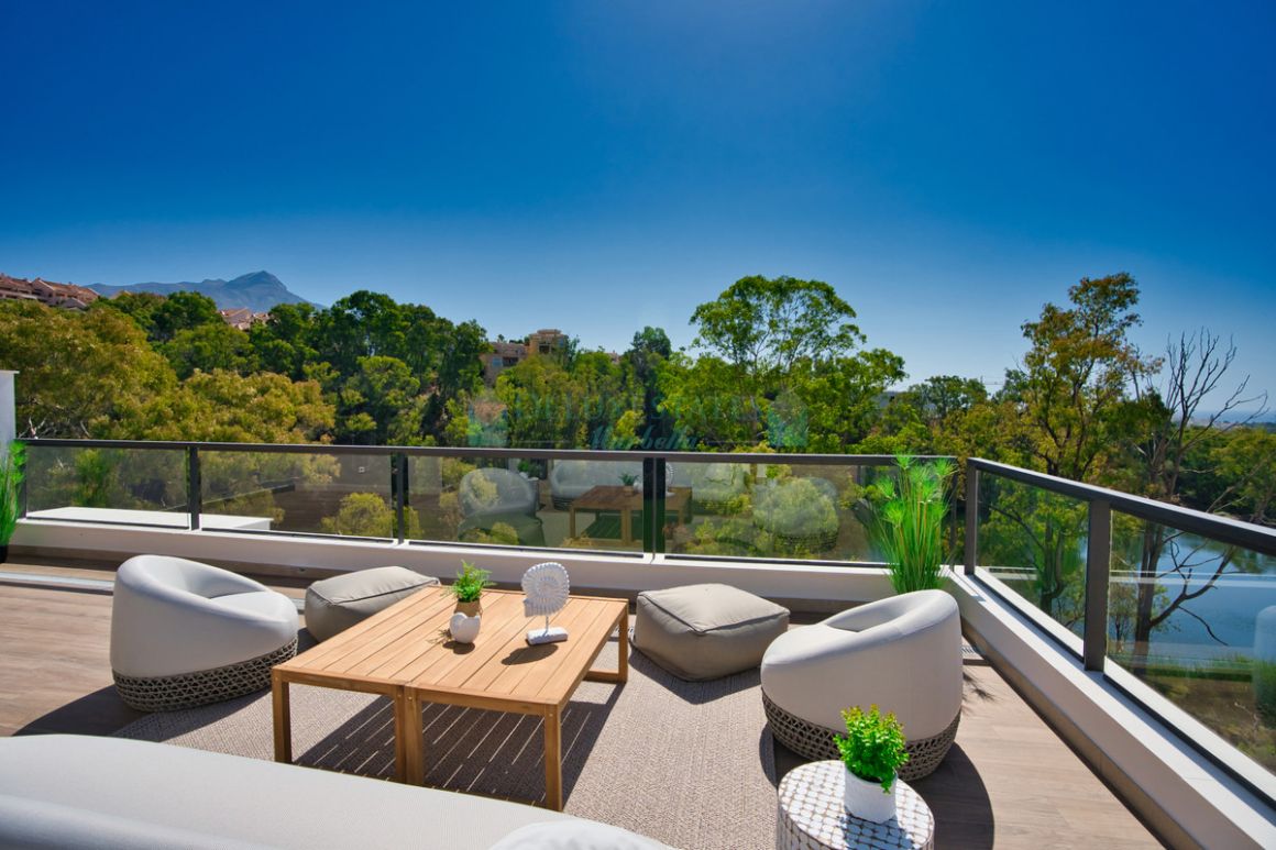 Penthouse for sale in Nueva Andalucia