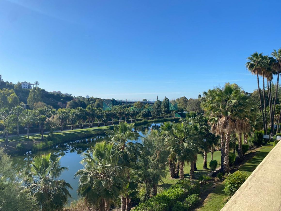 Penthouse for sale in Benahavis