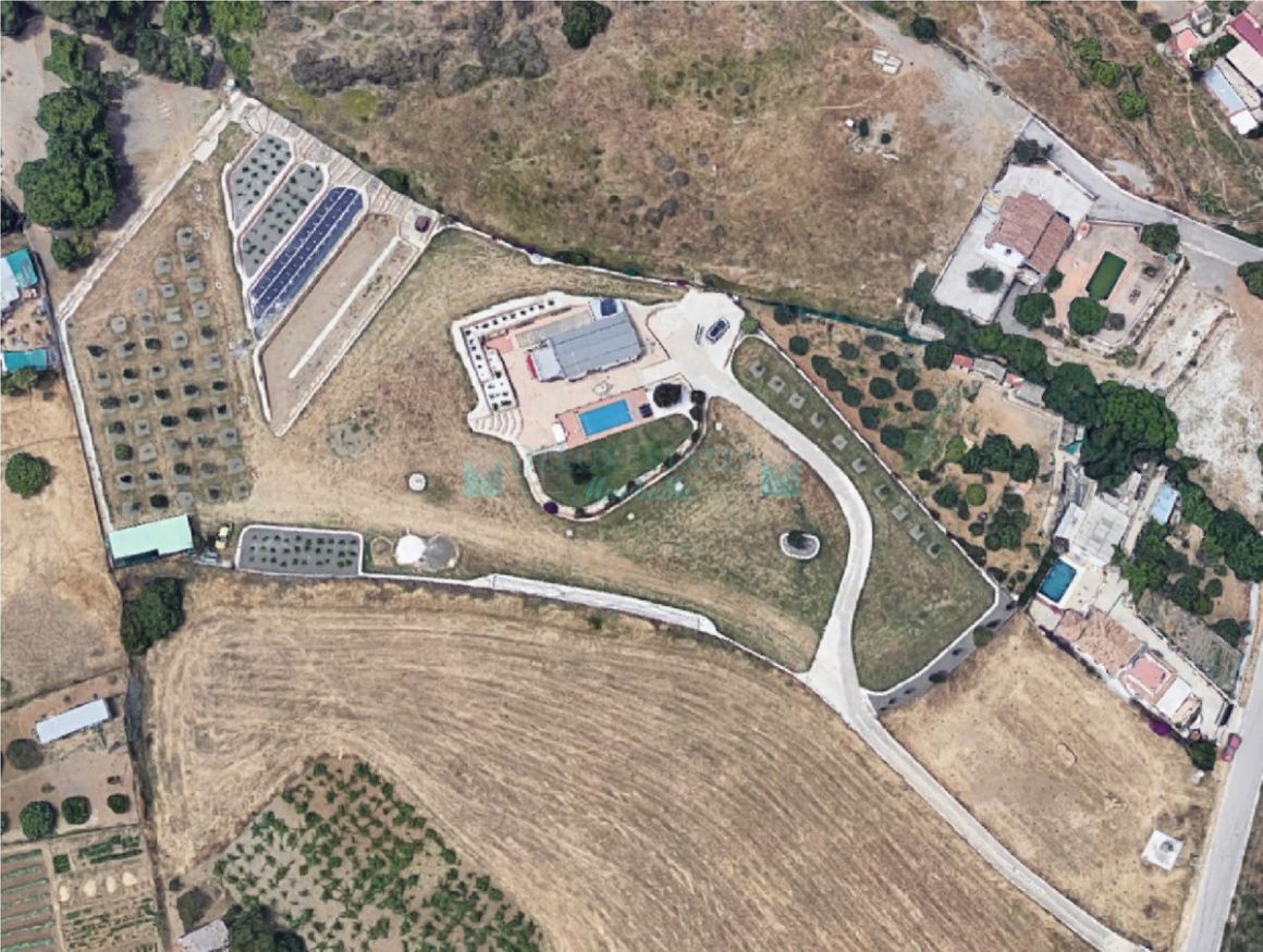 Finca for sale in Estepona