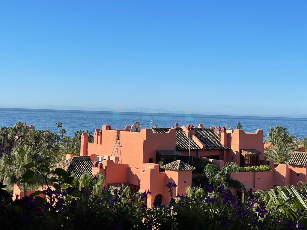 Penthouse for sale in New Golden Mile, Estepona