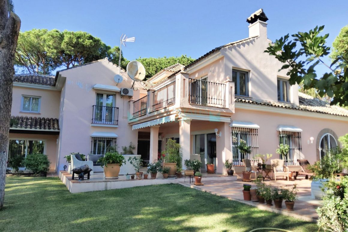 Villa en alquiler en  Las Chapas, Marbella Este