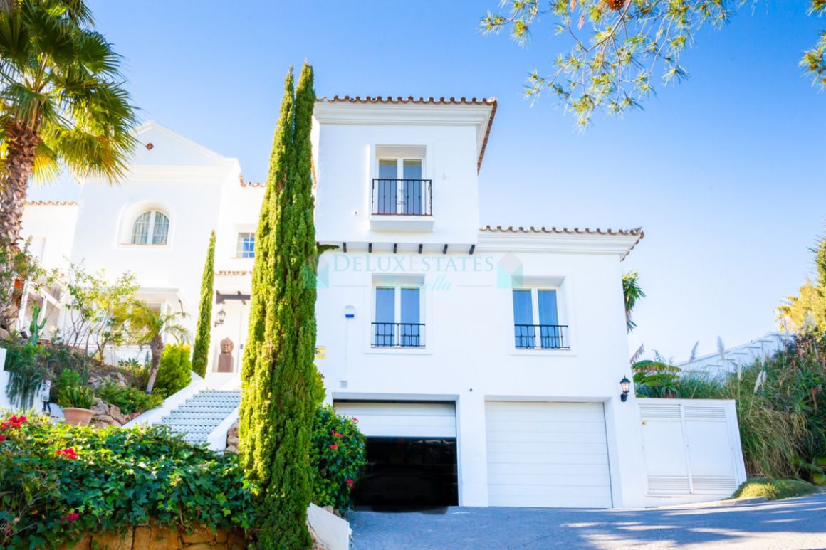 Villa for sale in El Rosario, Marbella East