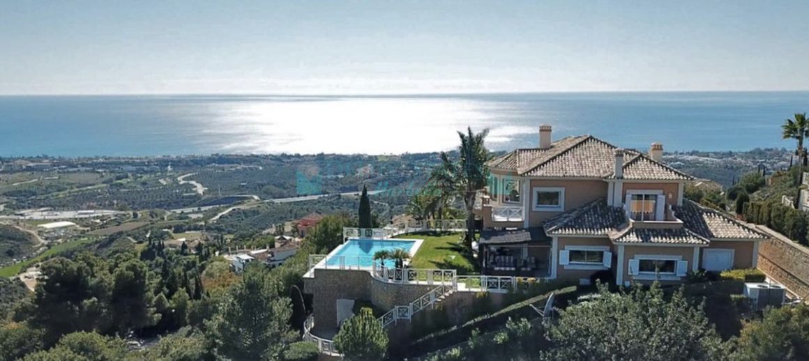 Villa for sale in Los Altos de los Monteros, Marbella East