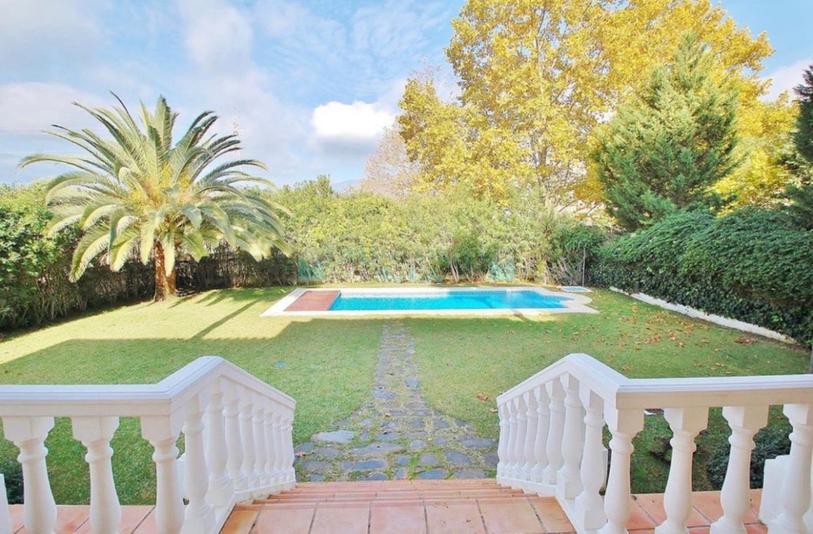 Villa for rent in Nueva Andalucia