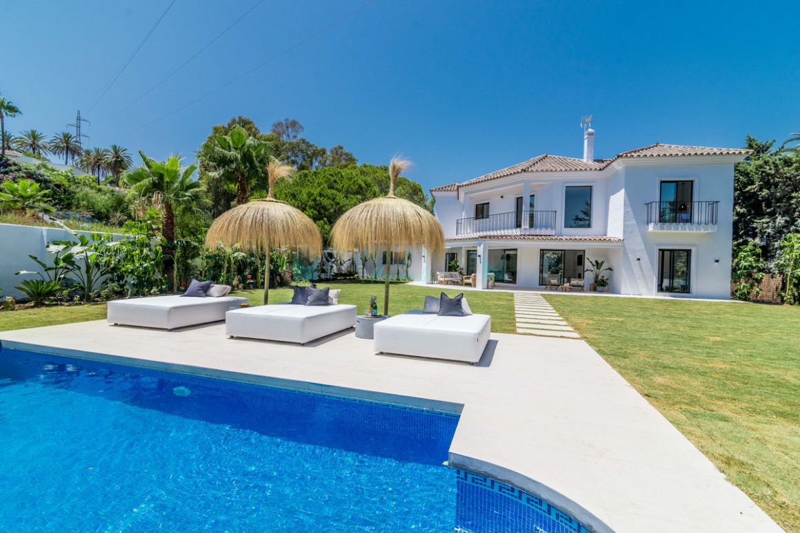 Villa for sale in Nueva Andalucia