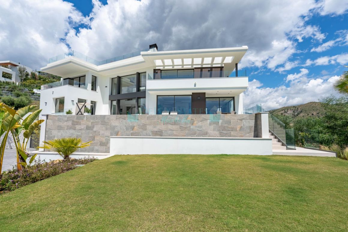 Villa for sale in La Quinta, Benahavis