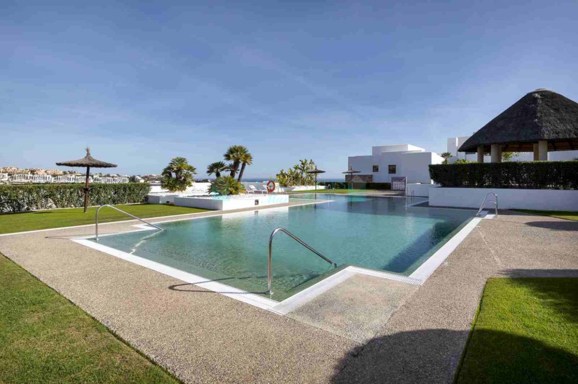 Penthouse for sale in New Golden Mile, Estepona