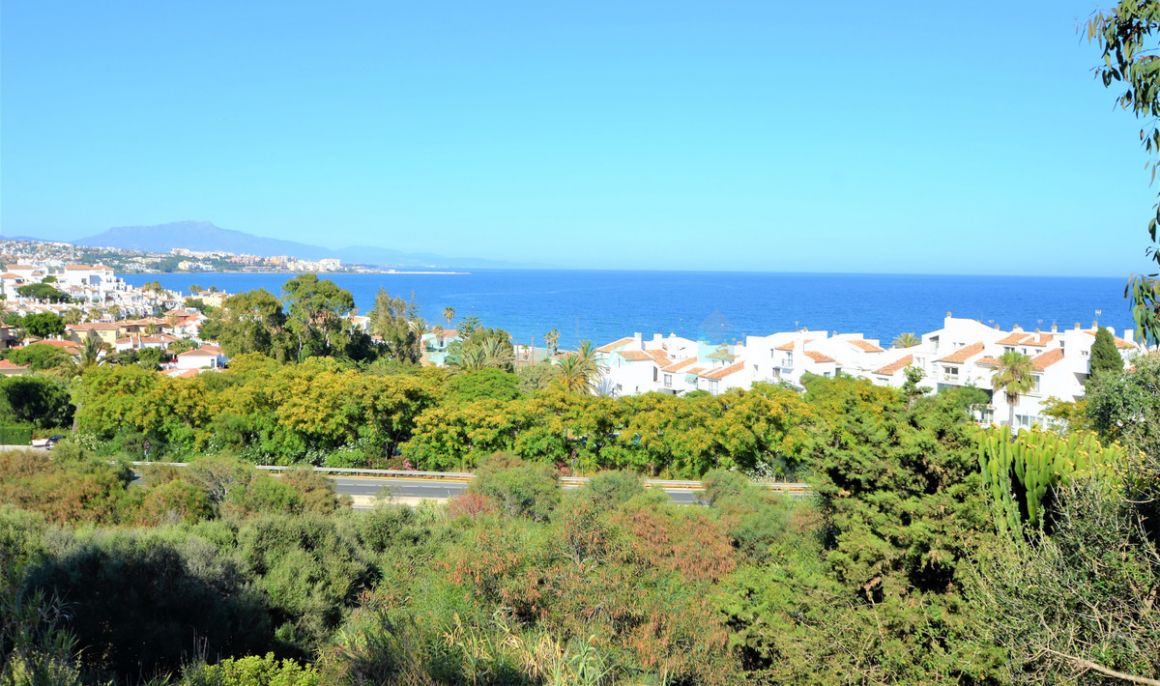 Semi Detached Villa for sale in Estepona