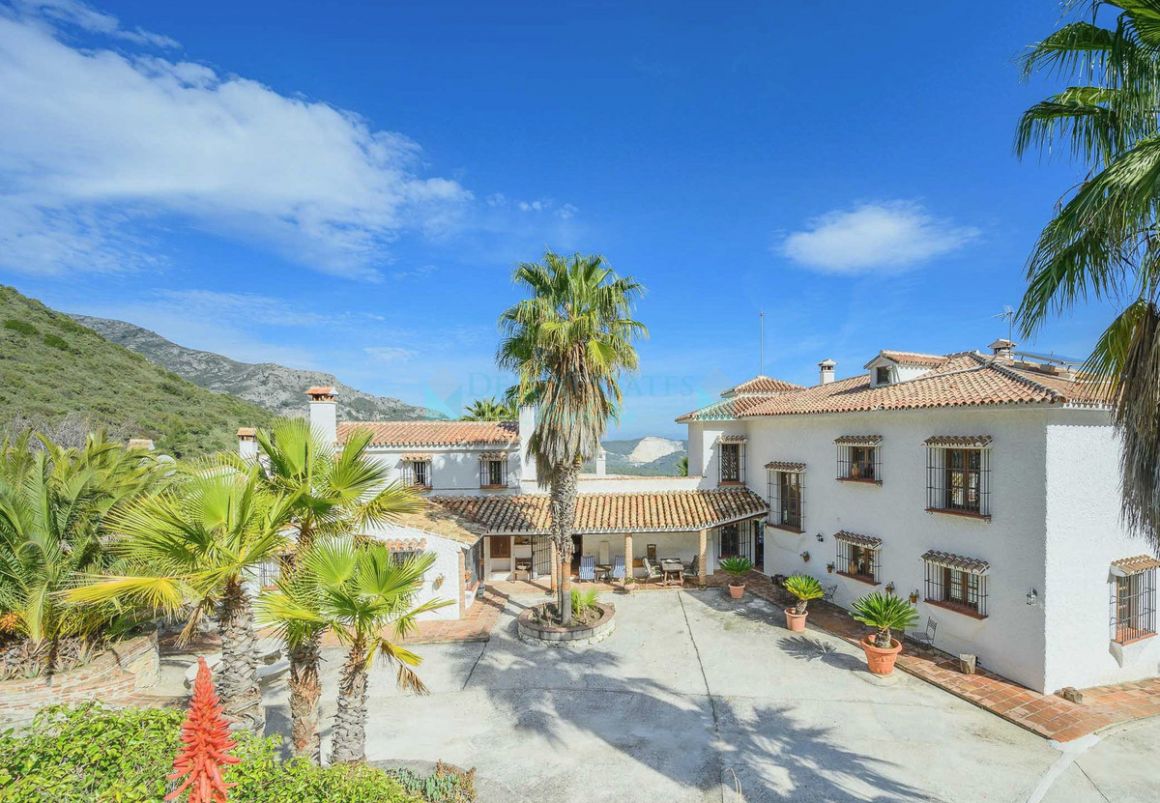 Villa for sale in Ojen