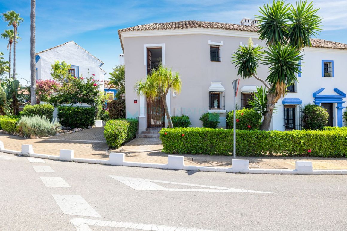 Villa Pareada en venta en  Guadalmina Baja, San Pedro de Alcantara
