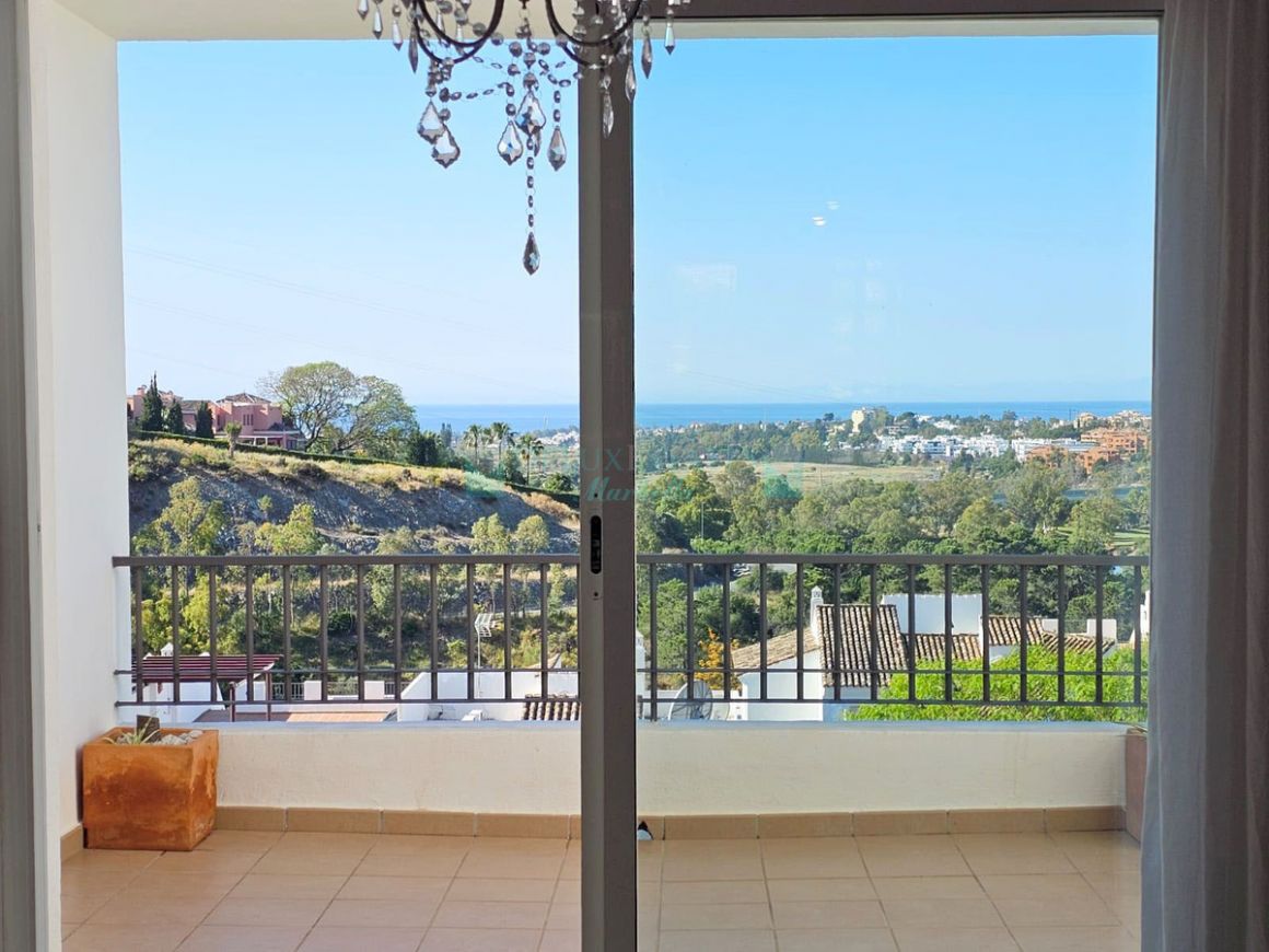 Penthouse for sale in Los Arqueros, Benahavis