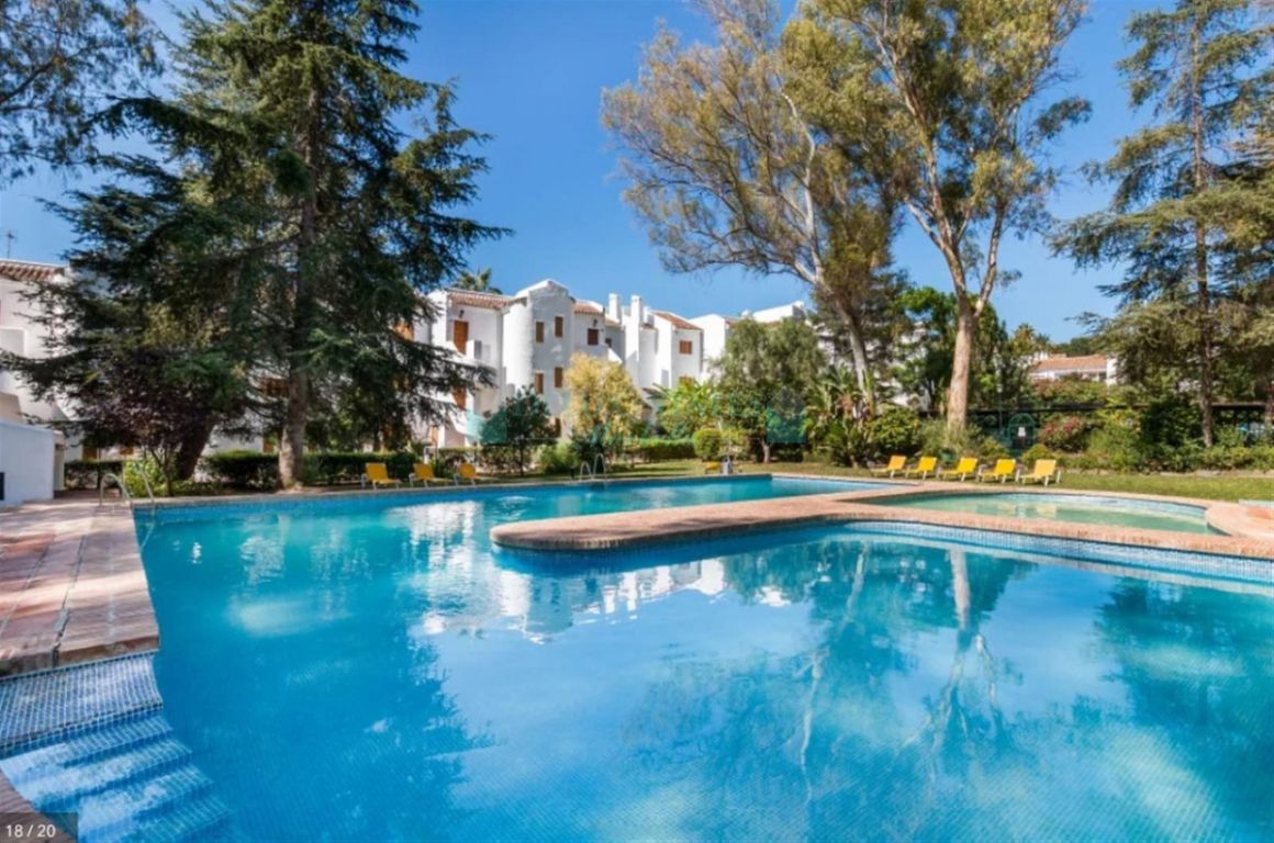 Ground Floor Apartment for sale in Nueva Andalucia