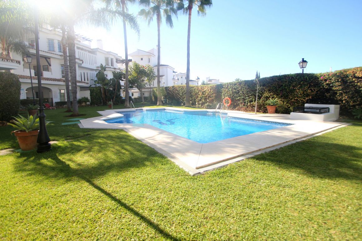 Ground Floor Apartment for sale in Nueva Andalucia