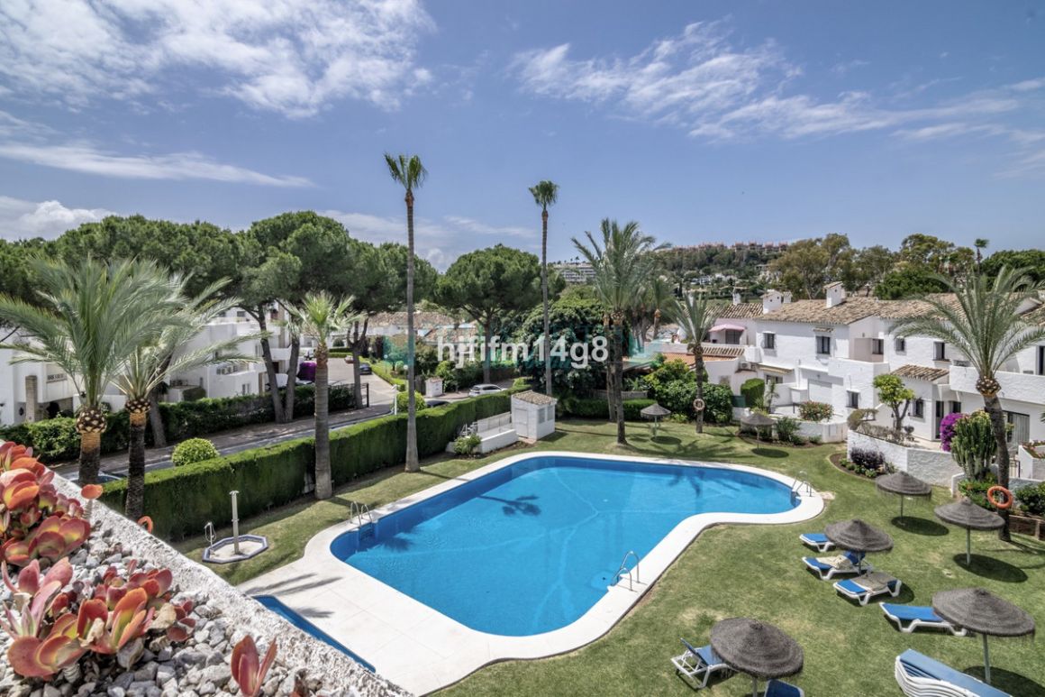Town House for sale in Nueva Andalucia