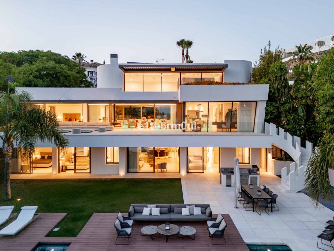 Villa for sale in La Quinta, Benahavis
