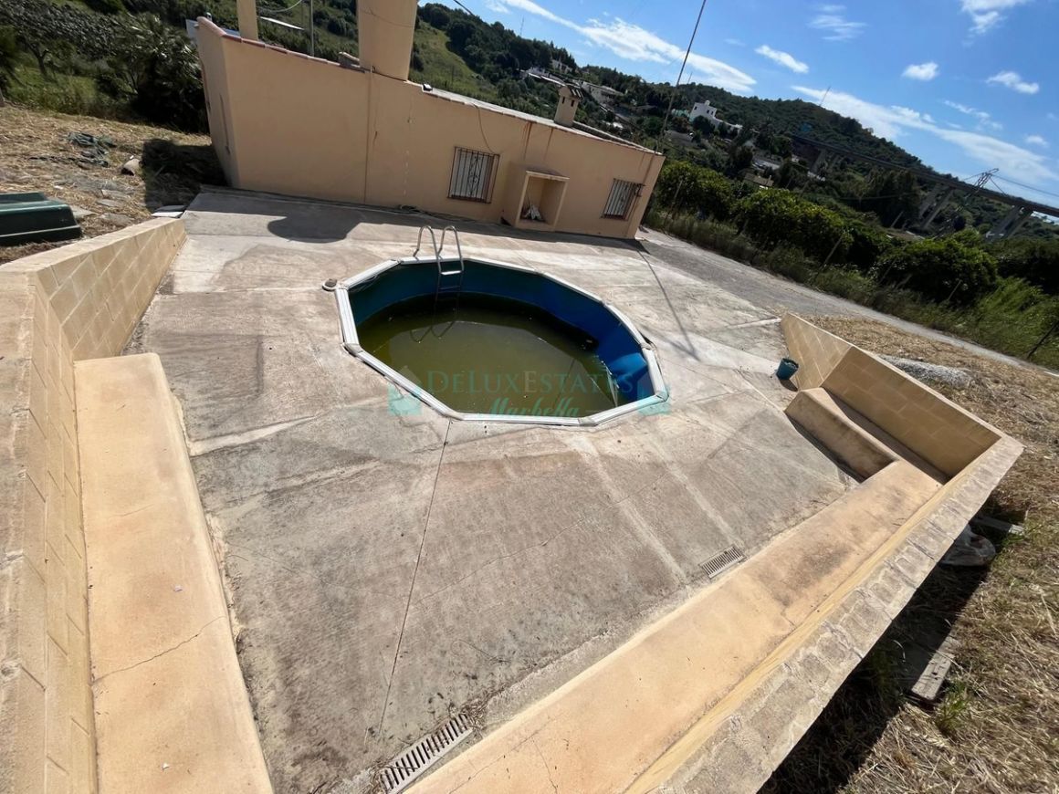 Finca for sale in Estepona