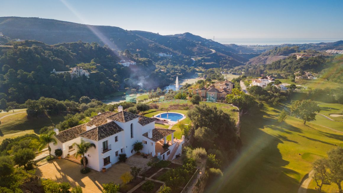 Villa for sale in Benahavis