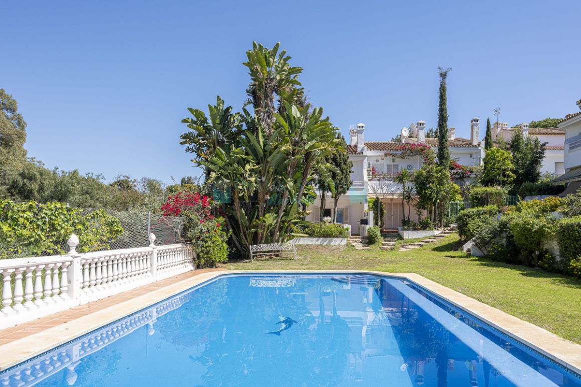 Town House for sale in Cabopino, Marbella East
