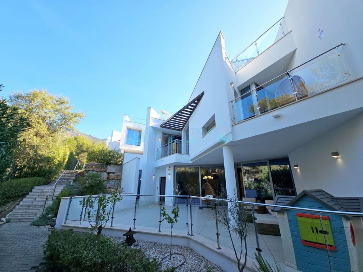 Semi Detached Villa for rent in  Sierra Blanca, Marbella Golden Mile