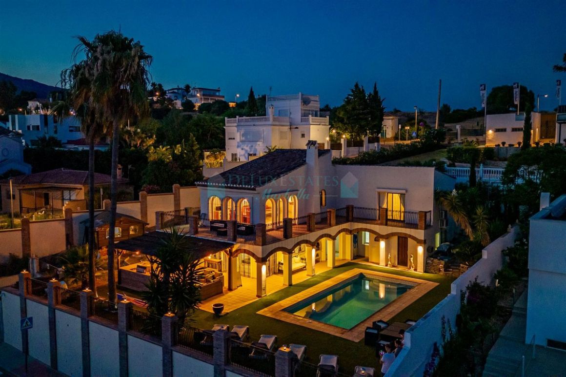 Villa for sale in Estepona