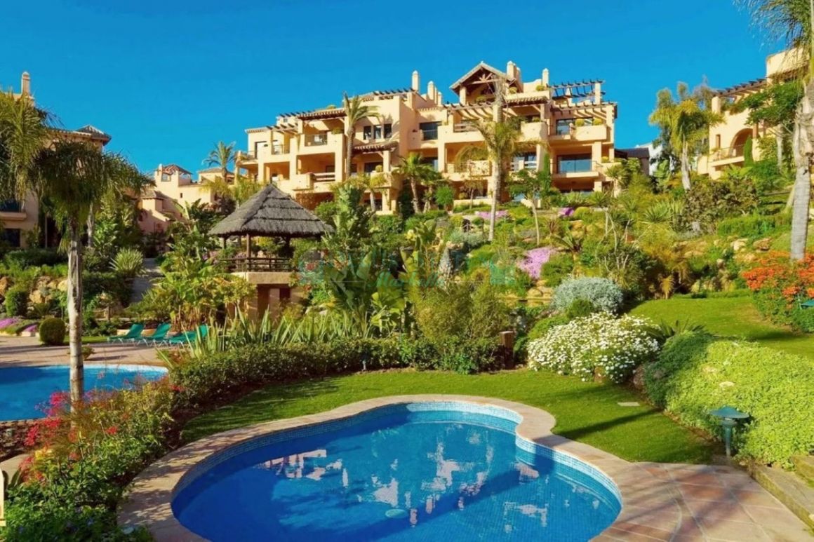 Ground Floor Apartment for sale in Atalaya, Estepona