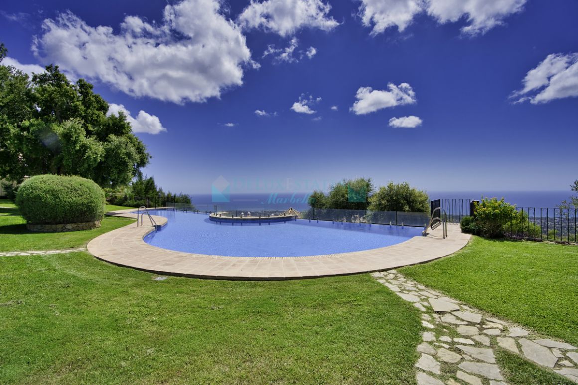 Semi Detached Villa for sale in La Mairena, Marbella East