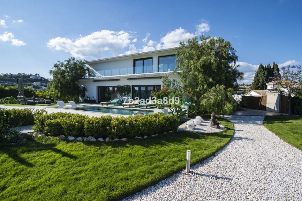 Villa for sale in Benahavis