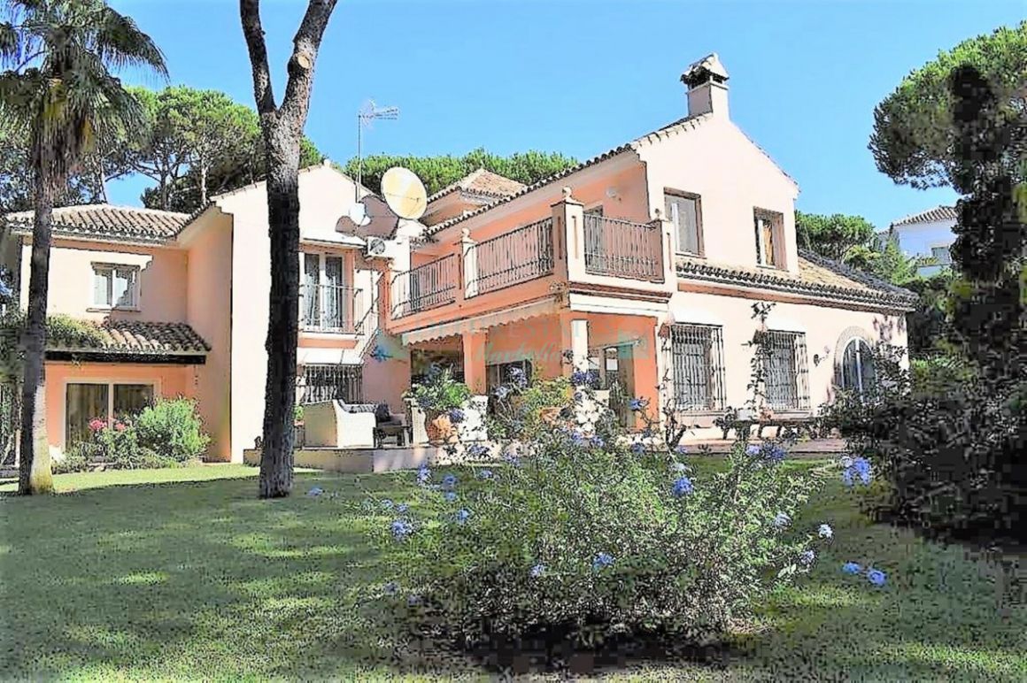 Villa for sale in Hacienda las Chapas, Marbella East