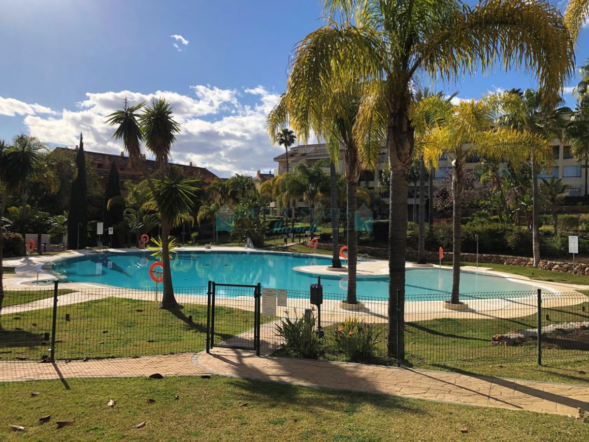 Apartment for sale in Bahia de Marbella, Marbella East