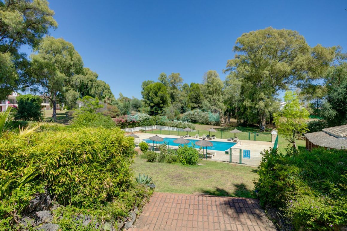 Ground Floor Apartment for sale in Atalaya, Estepona