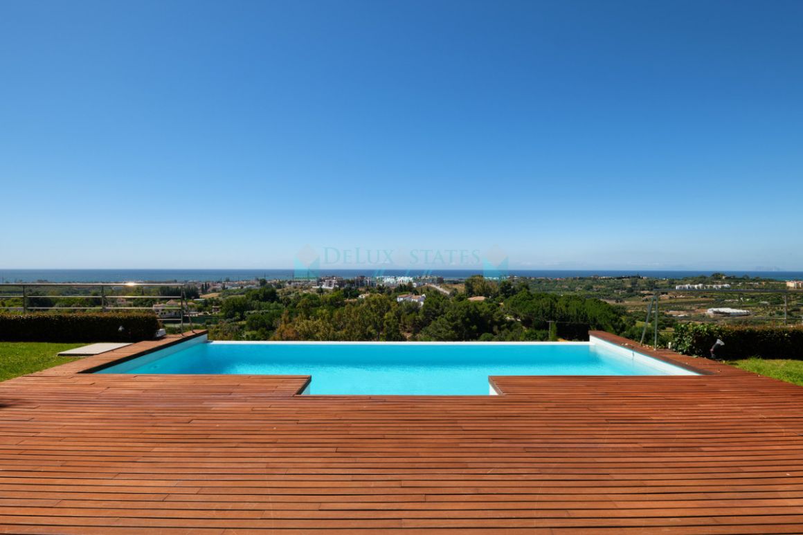 Villa for sale in Los Flamingos, Benahavis