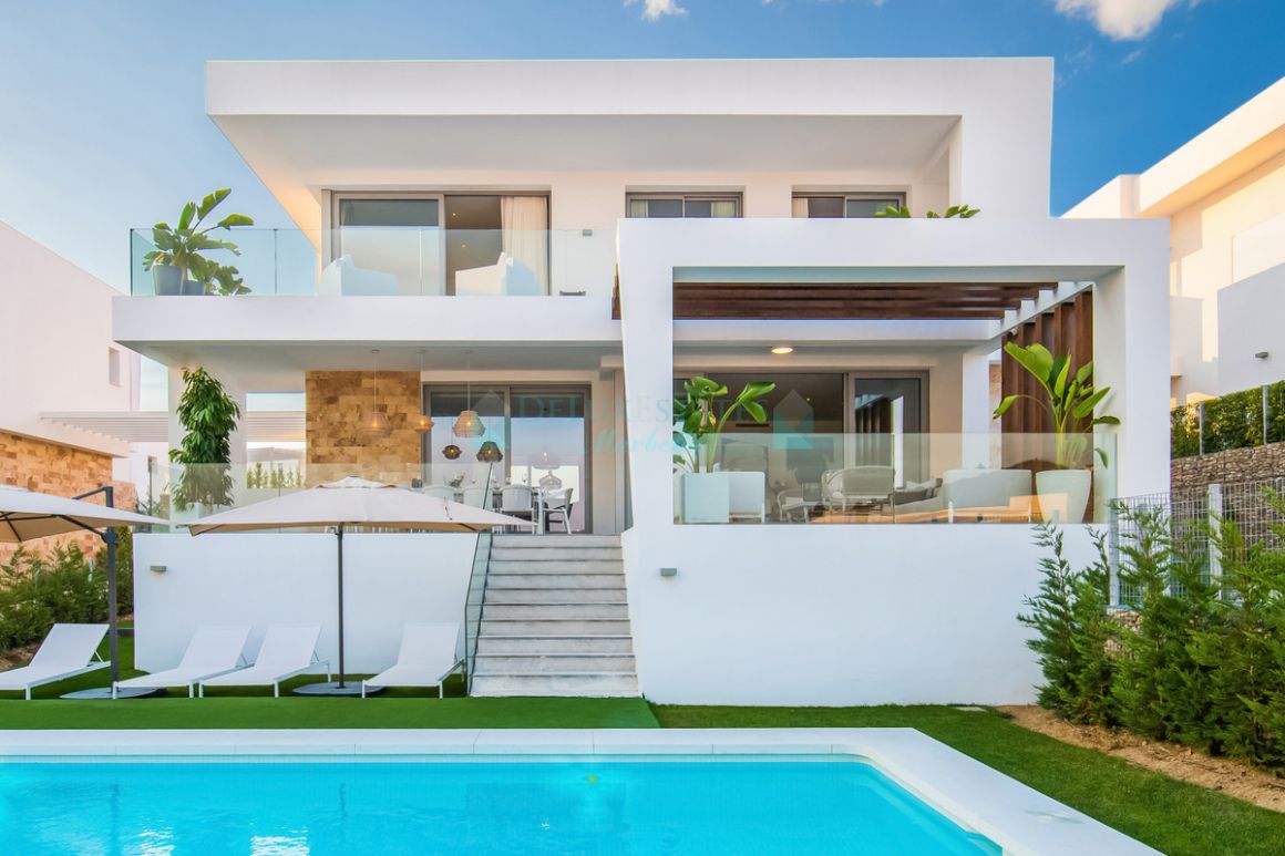 Villa for rent in Santa Clara, Marbella East